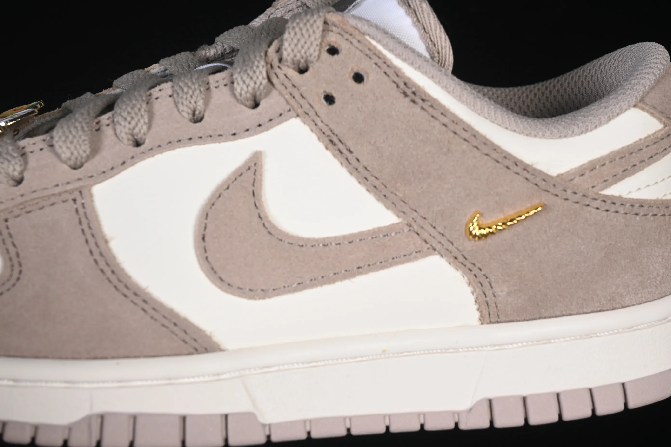 All Categories Nk SB Dunk Series Nk SB Dunk Low Low-top sneakers Nike SB Dunk Low Year of the Horse Gray White Low-top casual sneakers IB4417-105